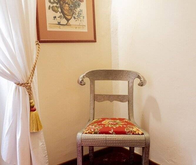 پانسیون Casa Uffizi Xiii Century Tower House Boutique