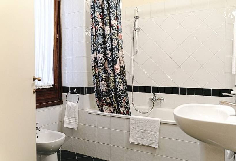 پانسیون Casa Uffizi Xiii Century Tower House Boutique