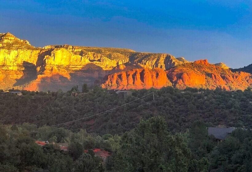 3 Acre Private Designer Villa Borders Forest Forever Views!