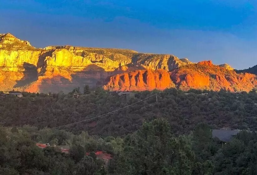 3 Acre Private Designer Villa Borders Forest Forever Views!