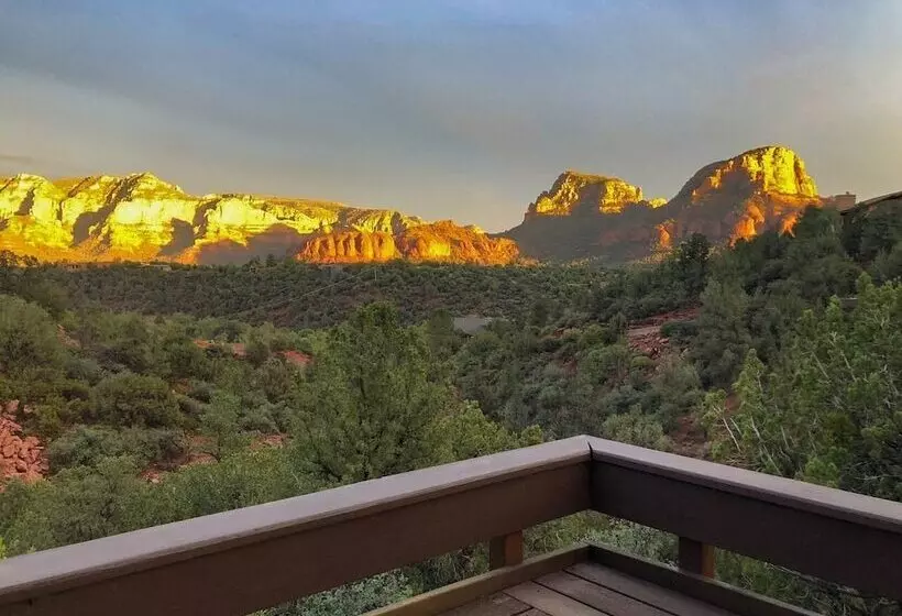 3 Acre Private Designer Villa Borders Forest Forever Views!