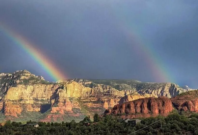 3 Acre Private Designer Villa Borders Forest Forever Views!