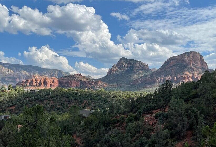 3 Acre Private Designer Villa Borders Forest Forever Views!