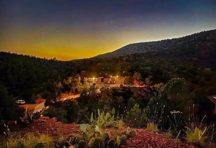 3 Acre Private Designer Villa Borders Forest Forever Views!