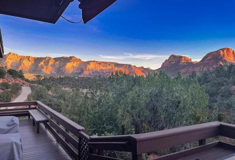 3 Acre Private Designer Villa Borders Forest Forever Views!