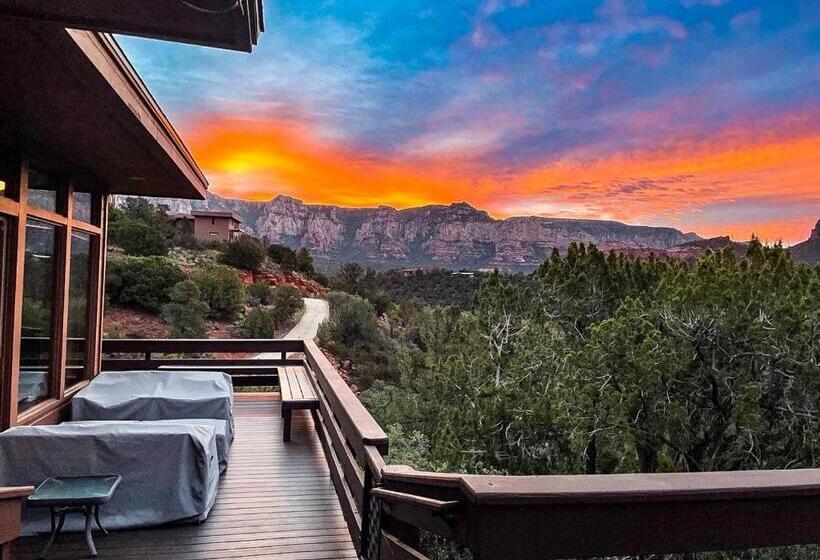 3 Acre Private Designer Villa Borders Forest Forever Views!