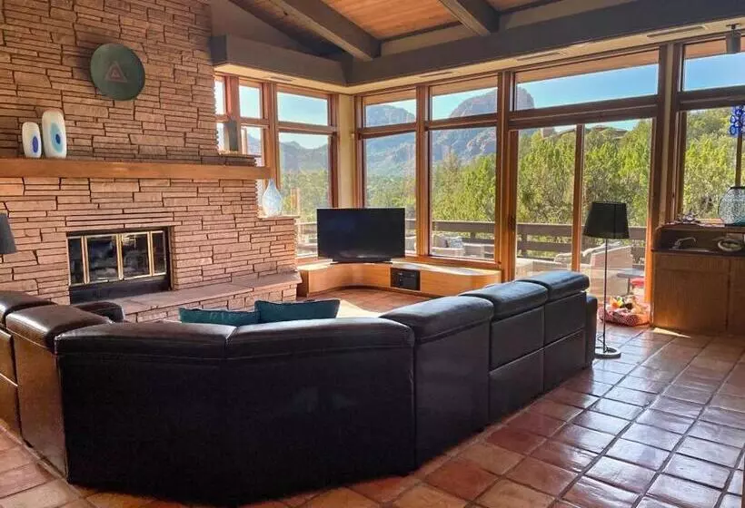 3 Acre Private Designer Villa Borders Forest Forever Views!