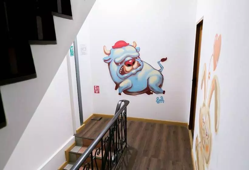 هاستل Taladnoi Paint House