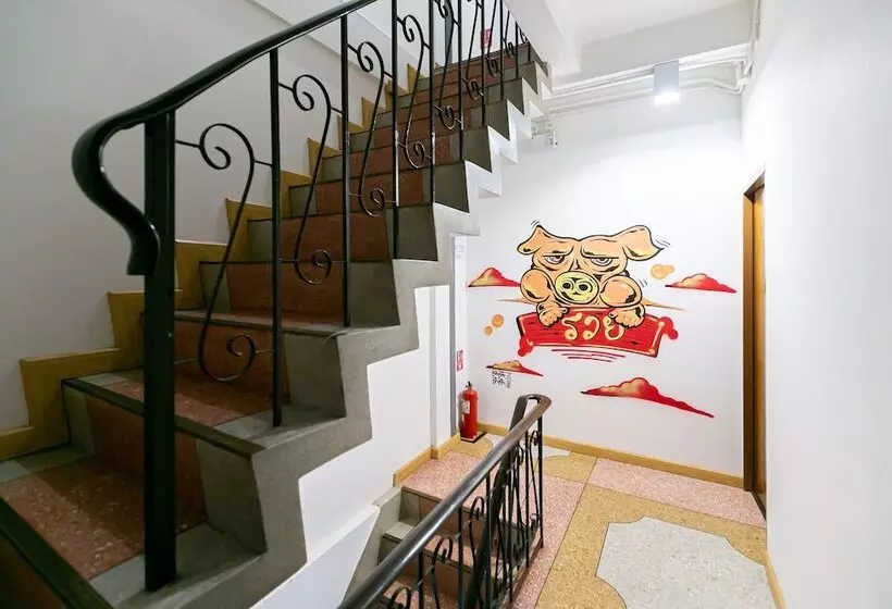 هاستل Taladnoi Paint House