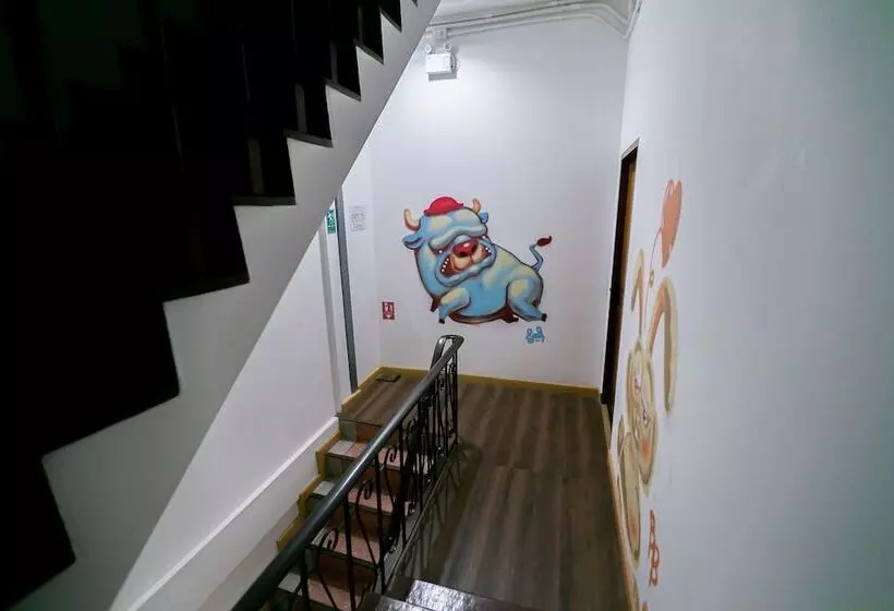 هاستل Taladnoi Paint House