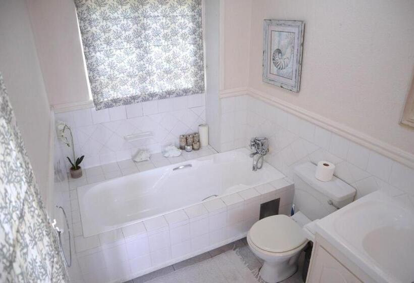 Ocean Heights Coastal Haven & Inverter