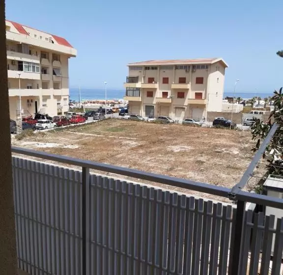 Suite Fronte Spiaggia   50m Dalla Spiaggia