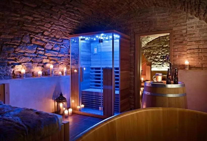 Zámek Wichterle   Hotel A Pivní Lázně