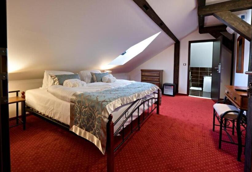 Zámek Wichterle Hotel A Pivní Lázně