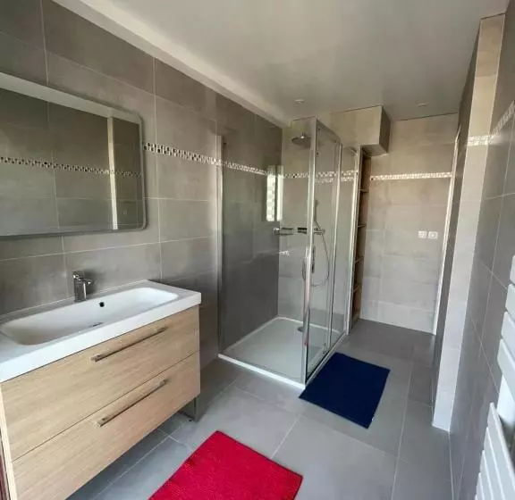 Magnifique Appartement Vue Sur Mer, Terrasse Et Parking Privé   Proche Plages