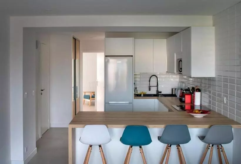 Magnifique Appartement Vue Sur Mer, Terrasse Et Parking Privé   Proche Plages