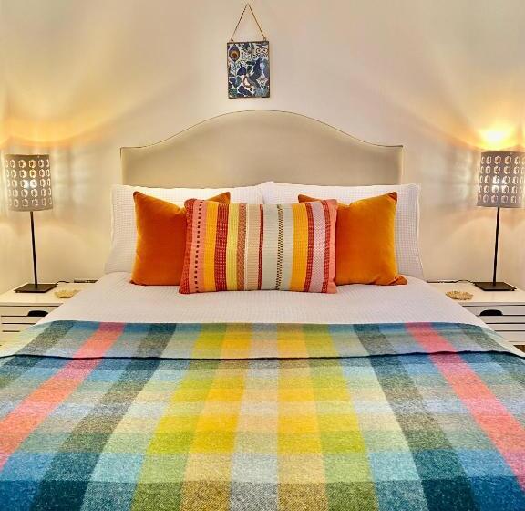 Boutique Chapel Apartment Within City Walls