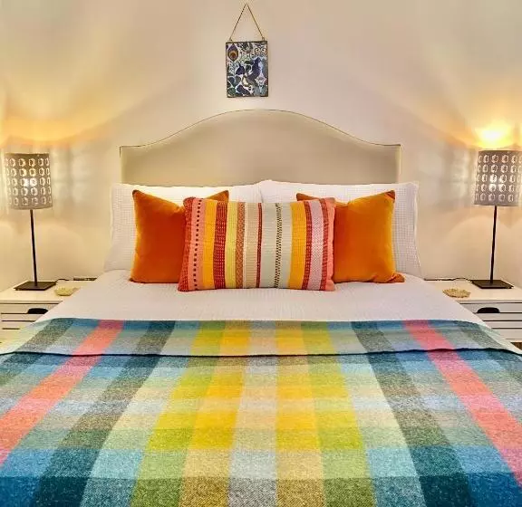 Boutique Chapel Apartment Within City Walls