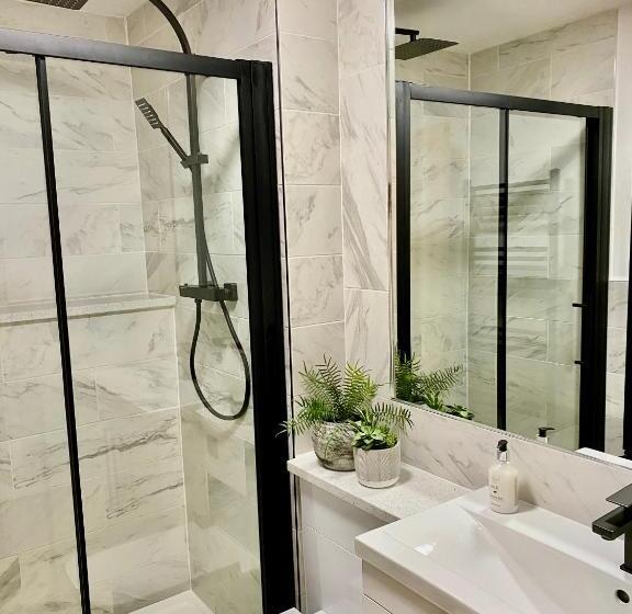 Boutique Chapel Apartment Within City Walls