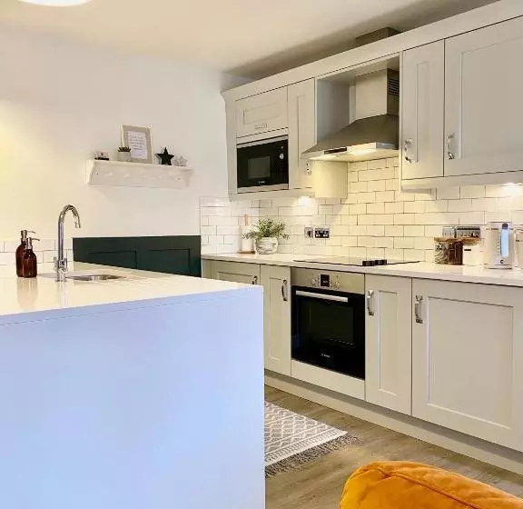 Boutique Chapel Apartment Within City Walls