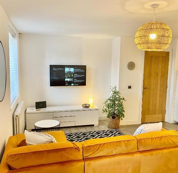 Boutique Chapel Apartment Within City Walls