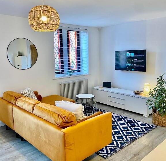 Boutique Chapel Apartment Within City Walls