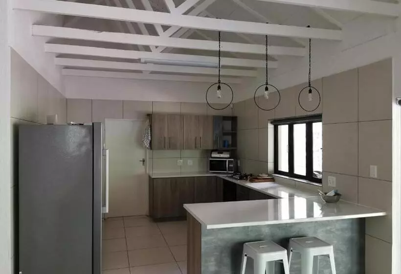 Gemsbok Place