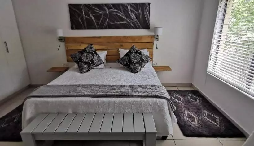 Gemsbok Place