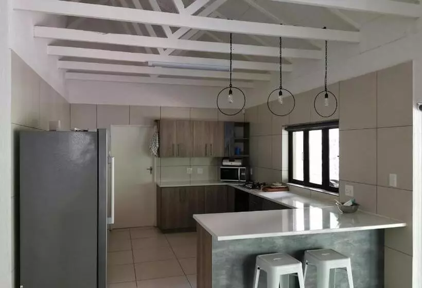 Gemsbok Place