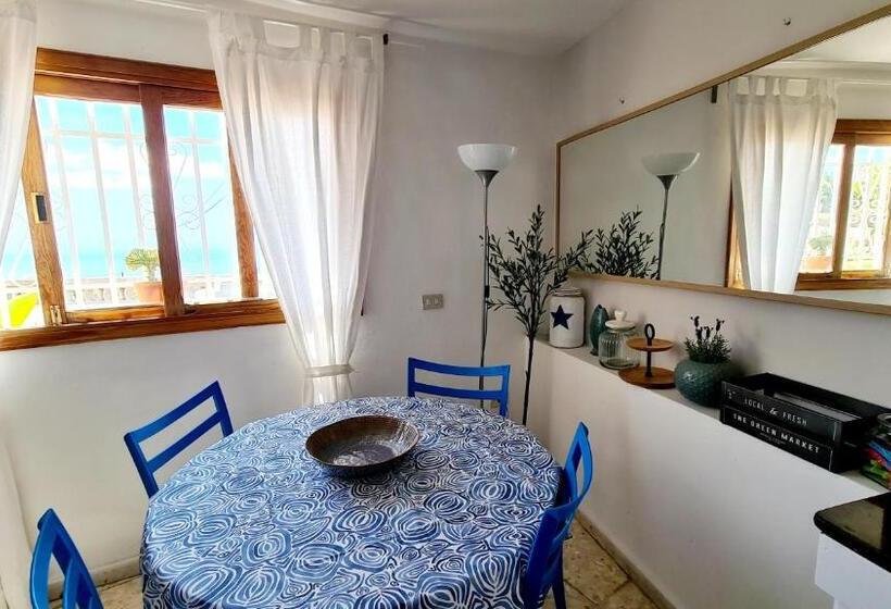 Independent Two Beedrooms House With Sea Views