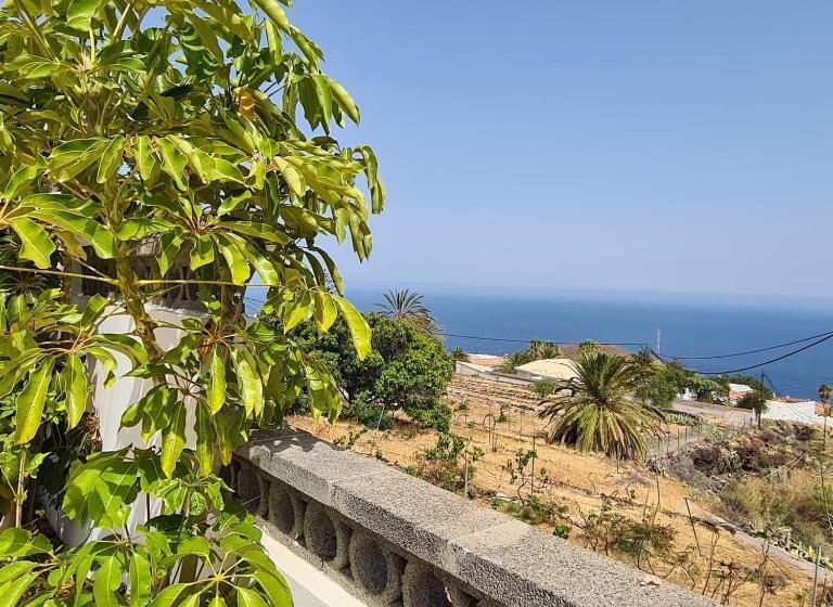 Independent Two Beedrooms House With Sea Views