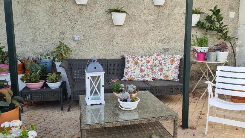 Independent Two Beedrooms House With Sea Views