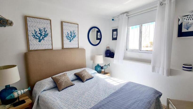 Independent Two Beedrooms House With Sea Views