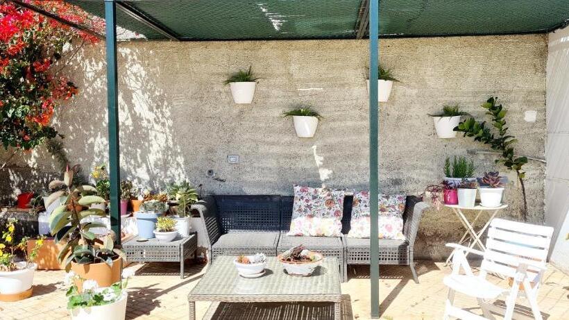 Independent Two Beedrooms House With Sea Views