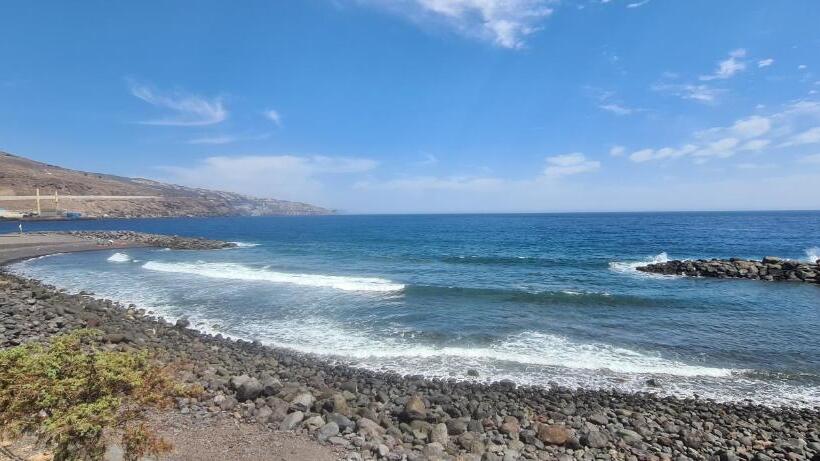 Independent Two Beedrooms House With Sea Views