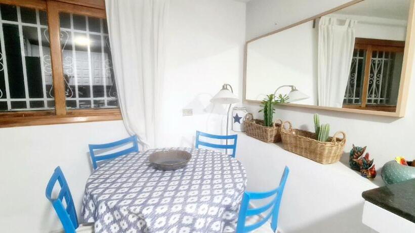 Independent Two Beedrooms House With Sea Views