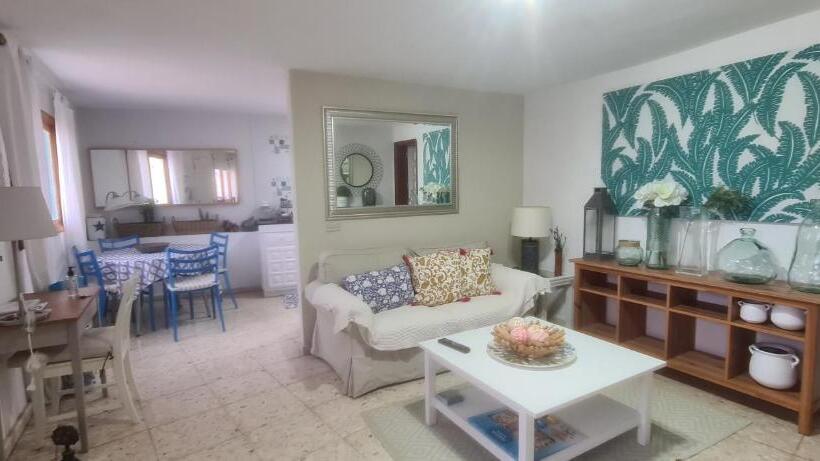 Independent Two Beedrooms House With Sea Views