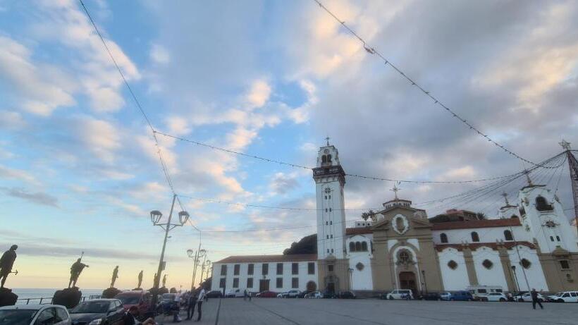 Independent Two Beedrooms House With Sea Views