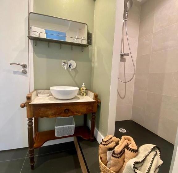 Proche Centre Ville, Gîte 4 étoiles Avec Piscine