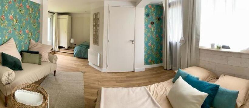 Proche Centre Ville, Gîte 4 étoiles Avec Piscine