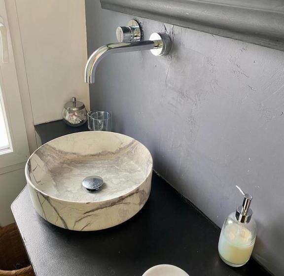 Proche Centre Ville, Gîte 4 étoiles Avec Piscine