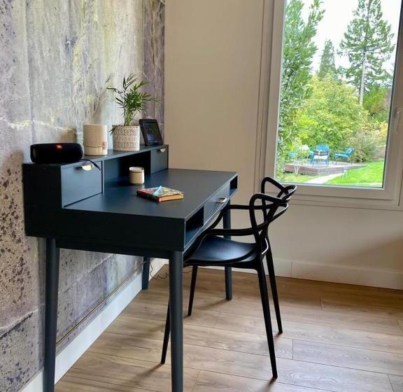 Proche Centre Ville, Gîte 4 étoiles Avec Piscine