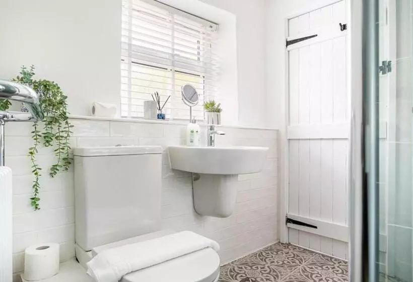 Windsor Cottage   Bolthole In The Heart Of Cn!