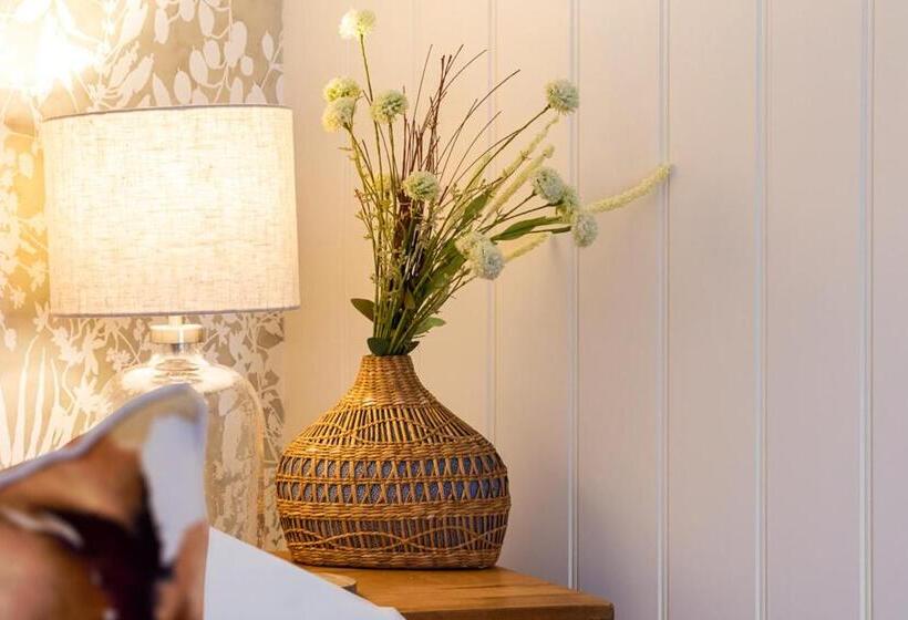 Windsor Cottage Bolthole In The Heart Of Cn!