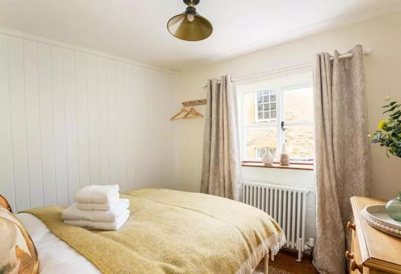 Windsor Cottage   Bolthole In The Heart Of Cn!