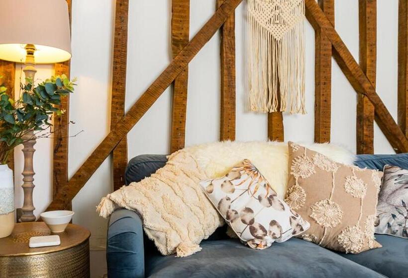 Windsor Cottage Bolthole In The Heart Of Cn!