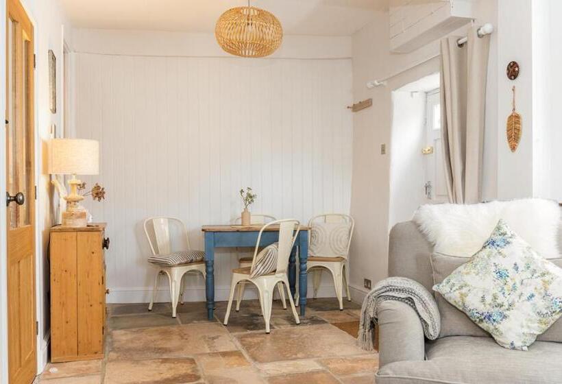 Windsor Cottage Bolthole In The Heart Of Cn!