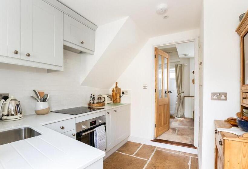 Windsor Cottage Bolthole In The Heart Of Cn!