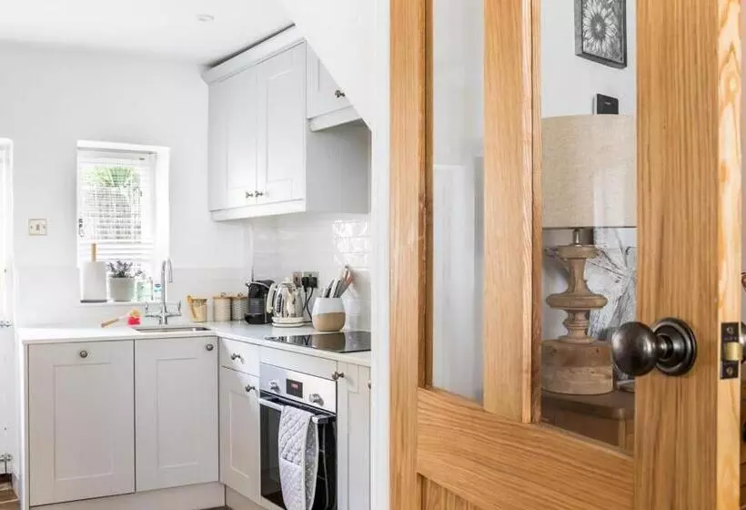 Windsor Cottage   Bolthole In The Heart Of Cn!
