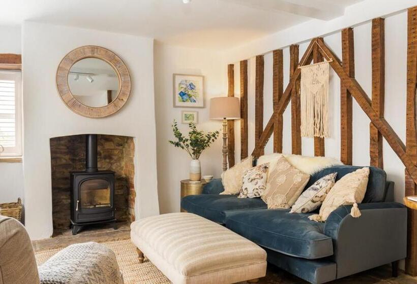 Windsor Cottage Bolthole In The Heart Of Cn!